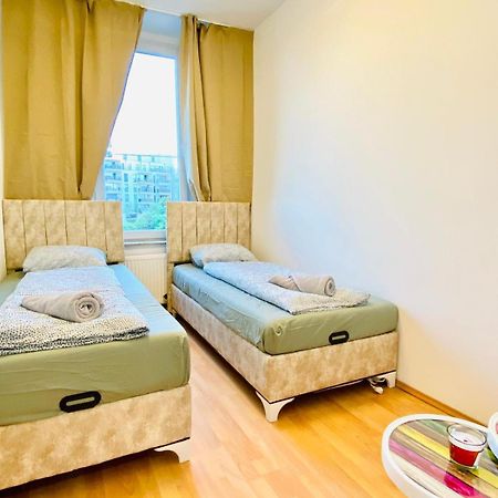 Bright 5Br Shared Apartment W Great Transport Link Wien Eksteriør bilde