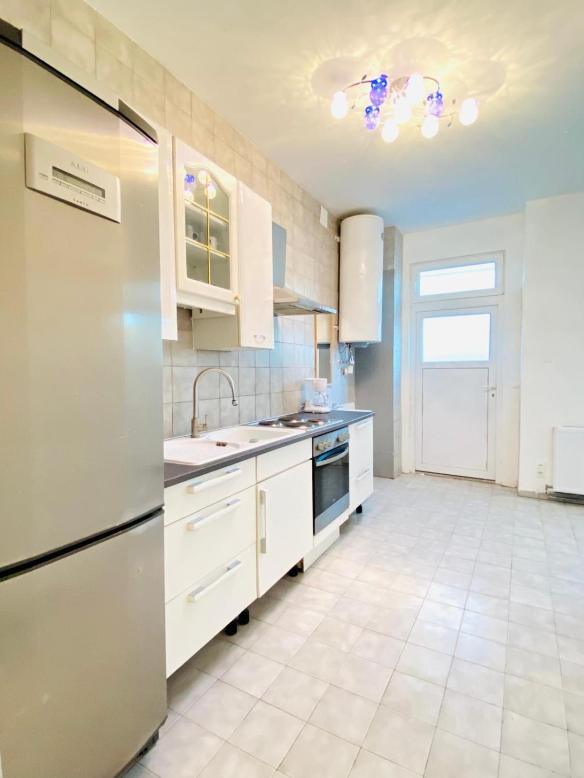 Bright 5Br Shared Apartment W Great Transport Link Wien Eksteriør bilde